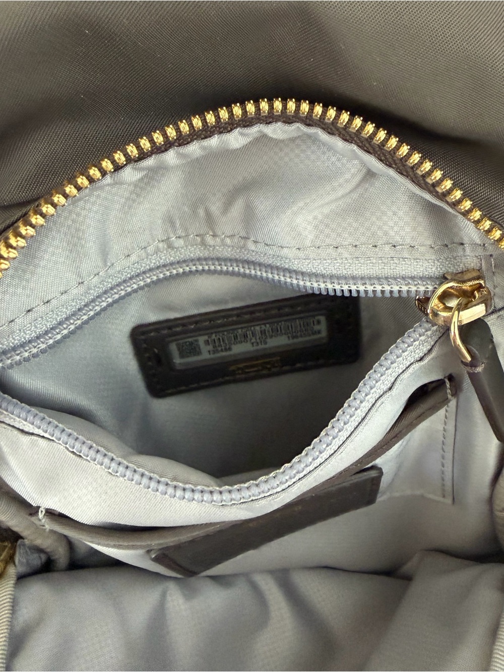 Tumi Voyager Anna Sling Bag. GUC. Brown with Gold Hardware - Picture 11 of 11